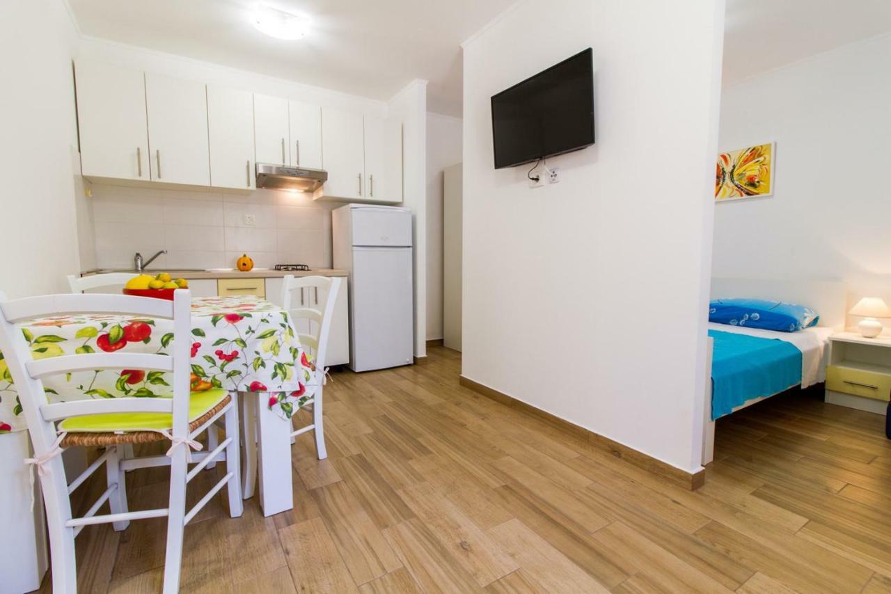 Studio Apartment Zeljka Pula Exterior foto